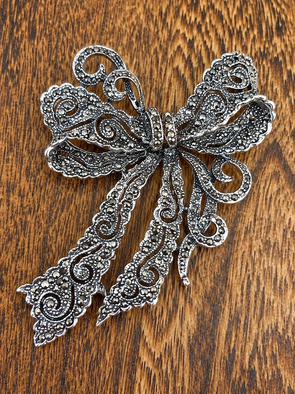 Silver Bow Filigree Brooch with Sparkling Accents